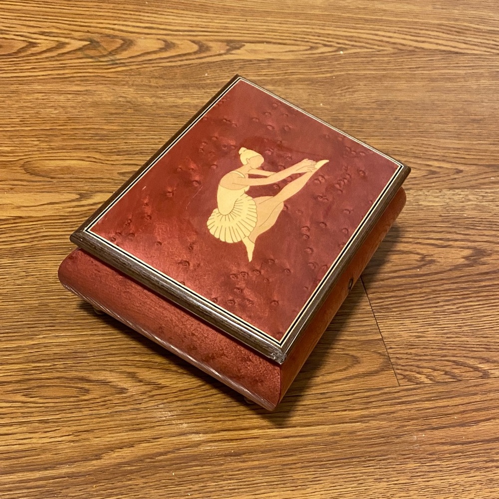 Elegant Girls Ballerina Musical Jewelry Box